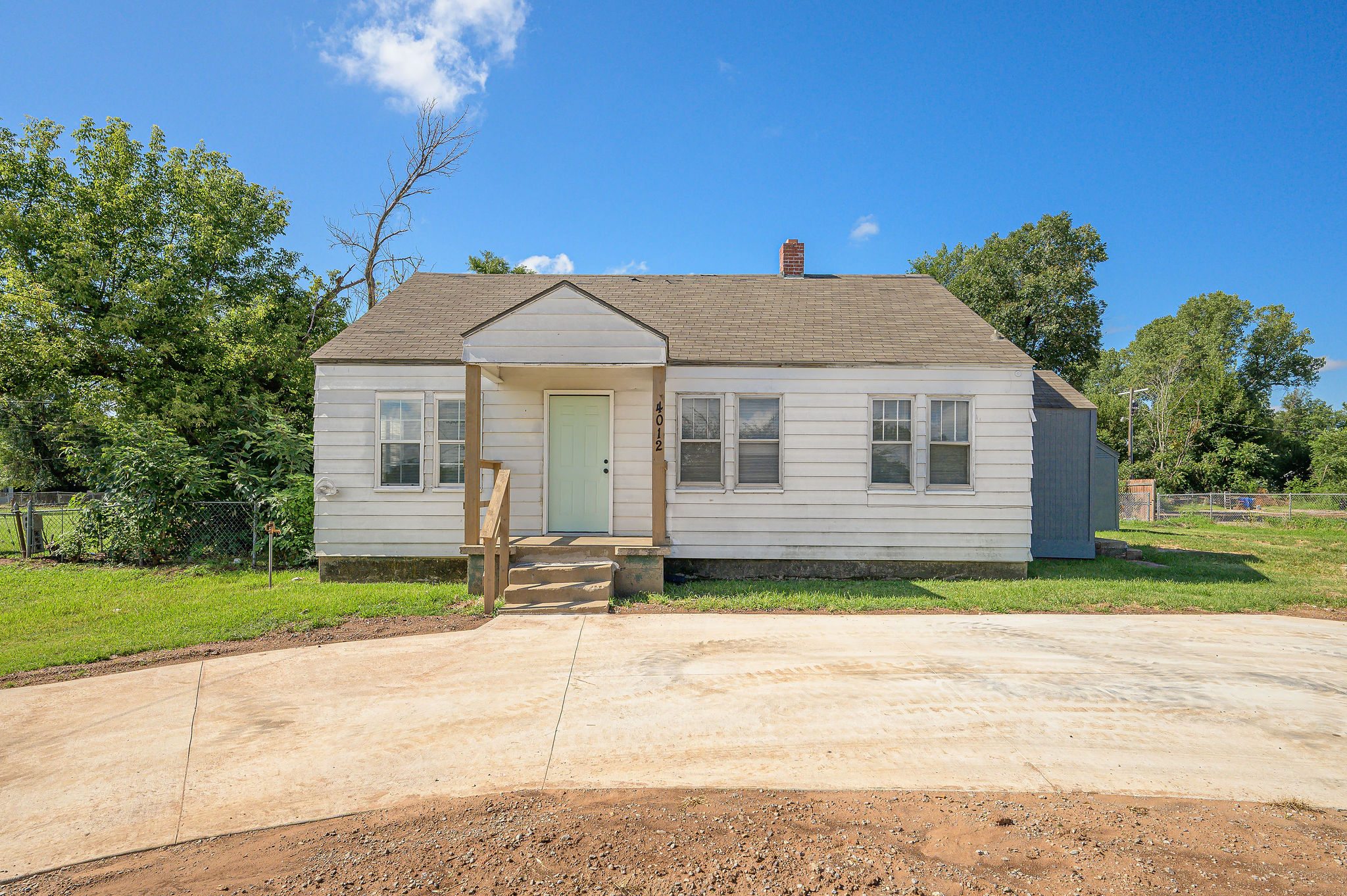 4012 E Reno
