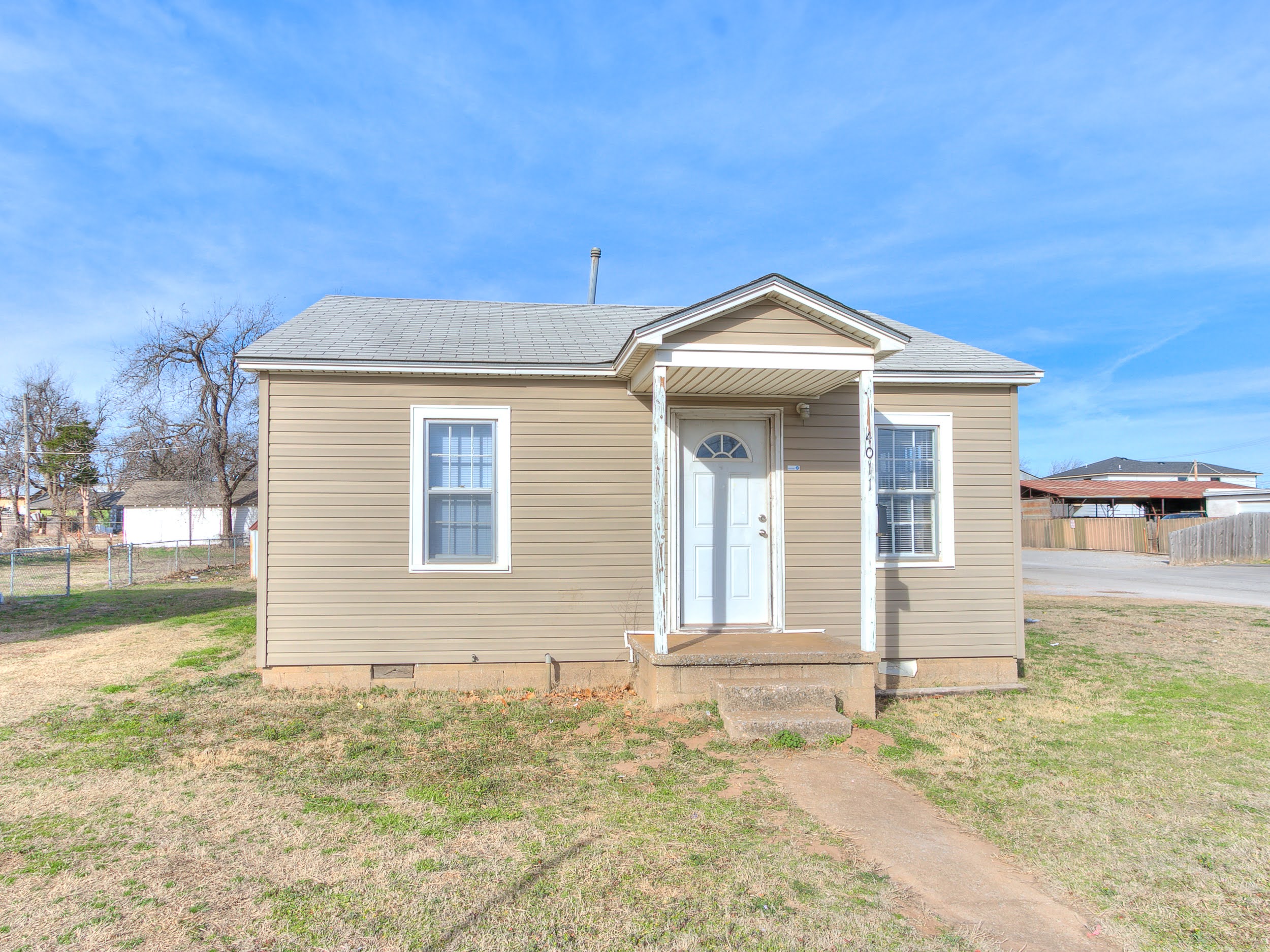 4011 N Rockwell Ave.